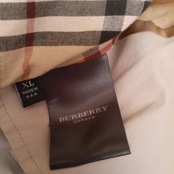 Burberry Lightweight Jacket - Picture 13 of 16